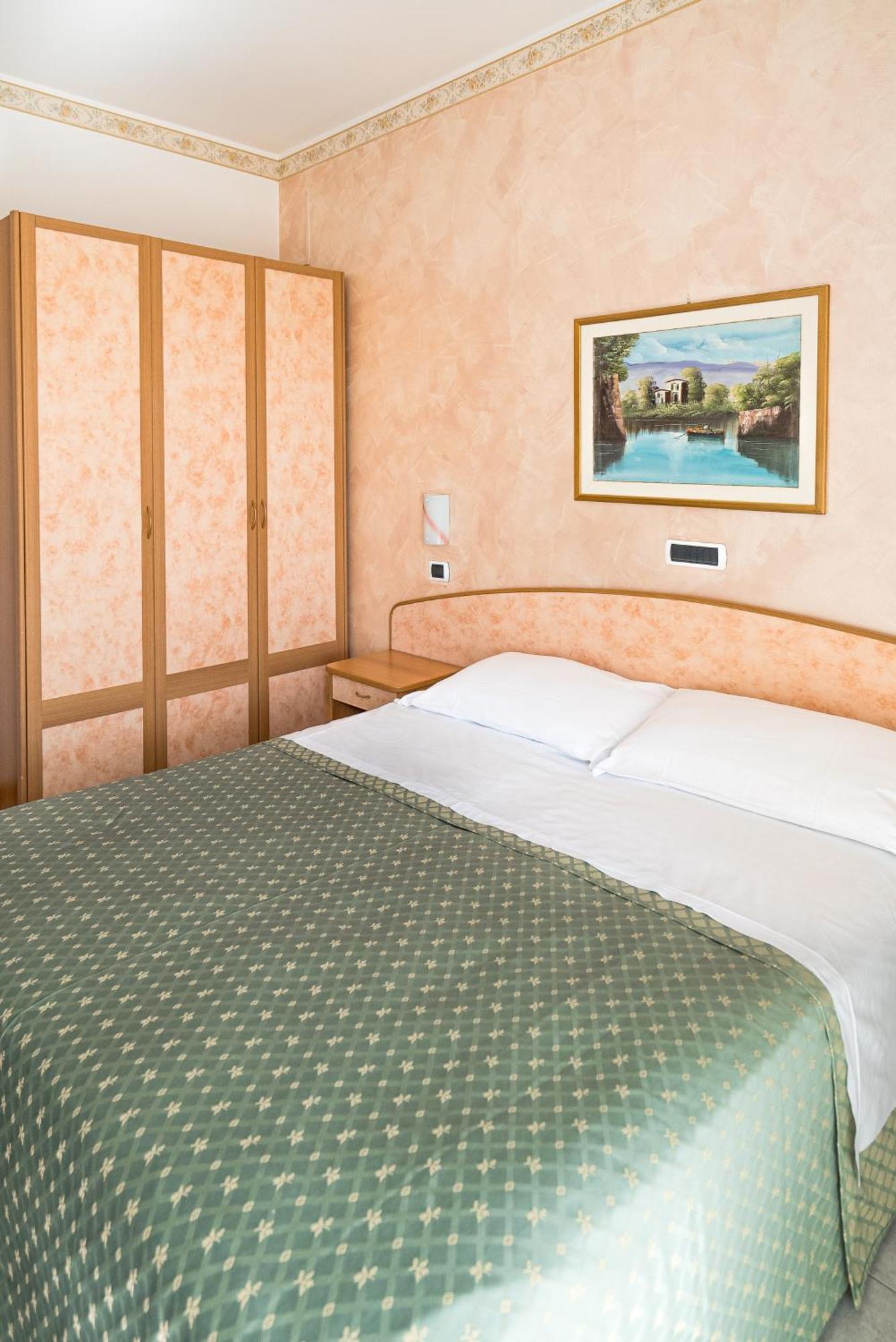 Hotel Joli อัลบา อาดริอาติกา ภายนอก รูปภาพ