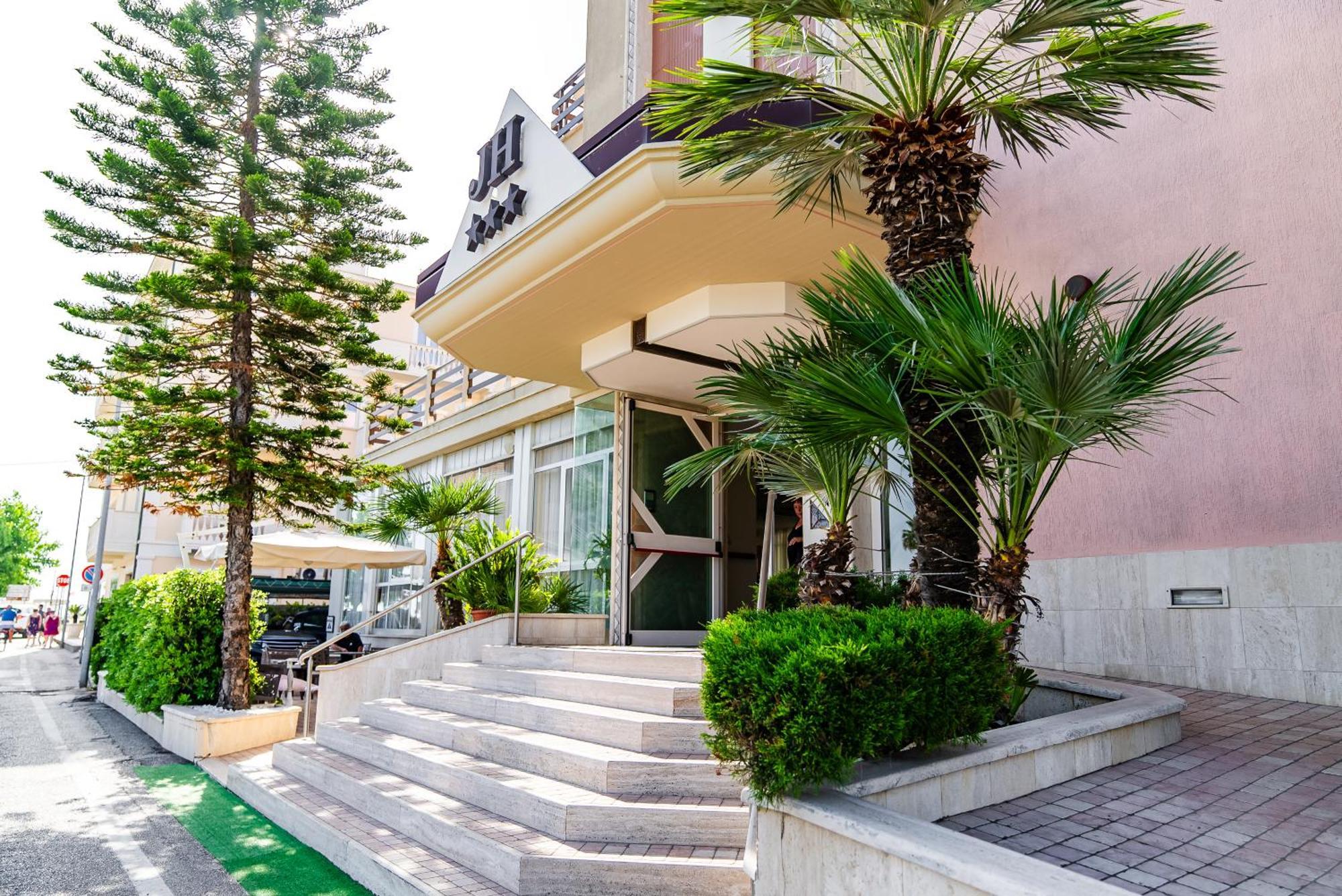 Hotel Joli อัลบา อาดริอาติกา ภายนอก รูปภาพ